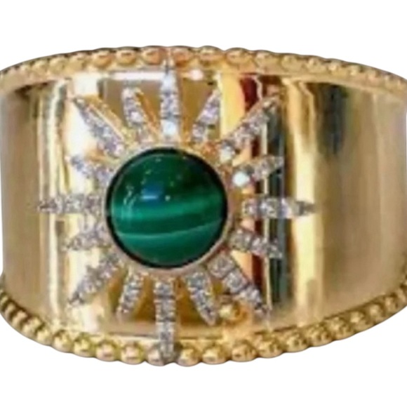 FASHION JEWELRY STAINLESS STEEL RING GOLD COLOR GREEN ZIRCONIA STONES SIZE 8 - Picture 6 of 6